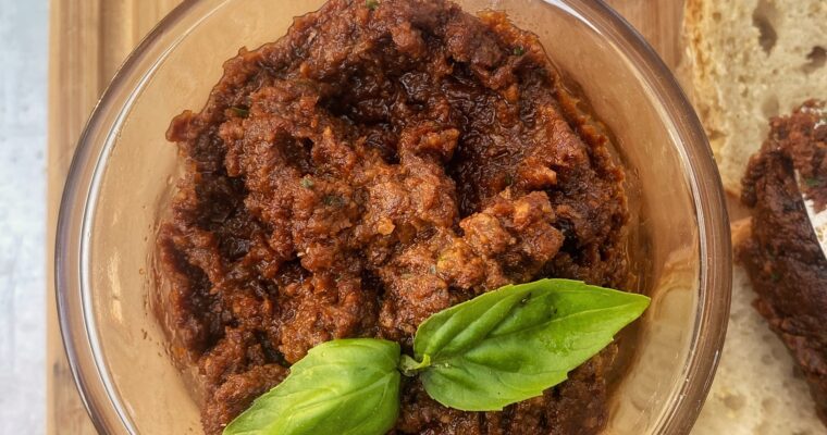 Simple Red Pesto (vegan)