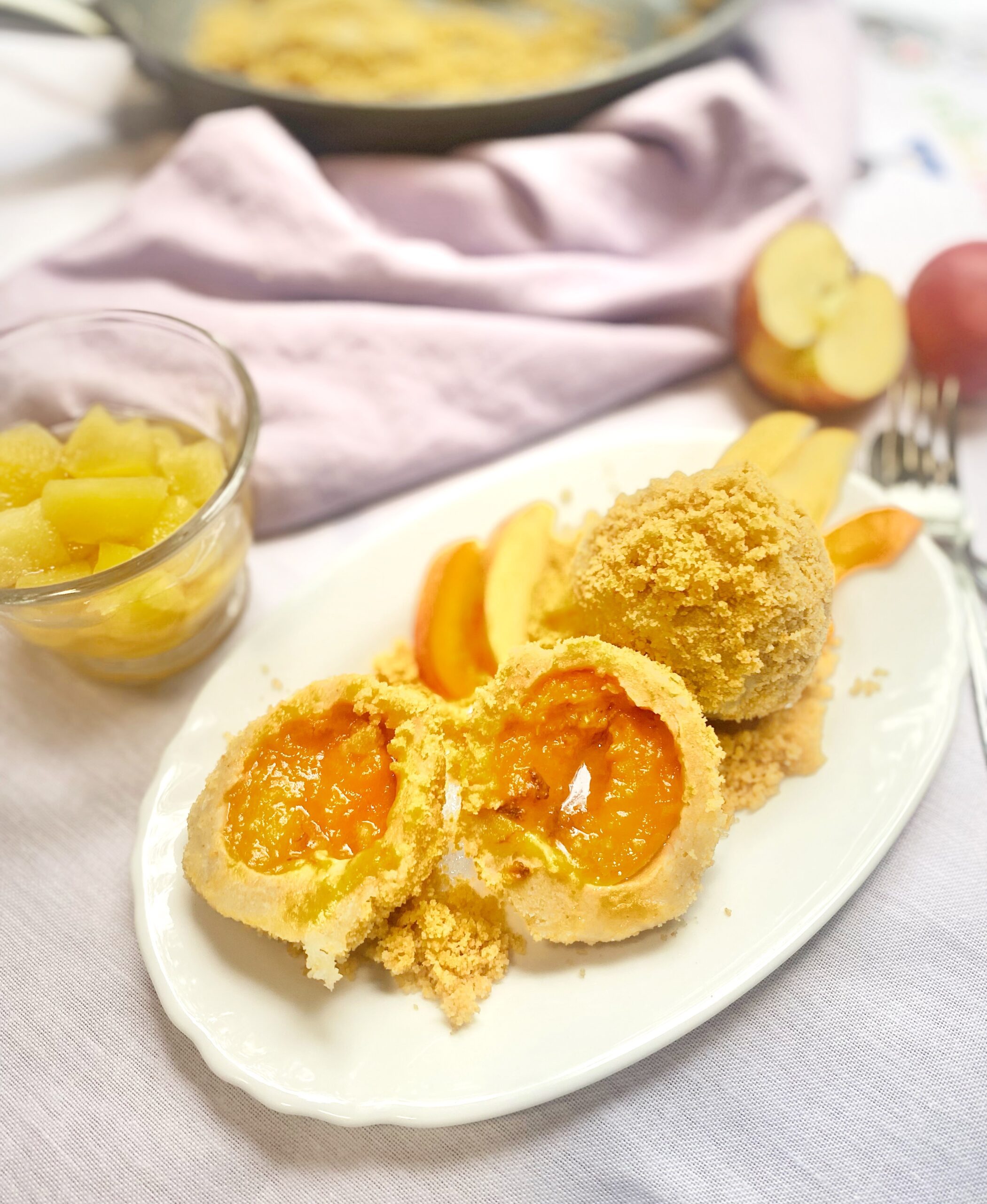 Vegane Marillenknödeln mit Apfelkompott (Vegan Austrian Apricot Dumplings with Apple Compot)