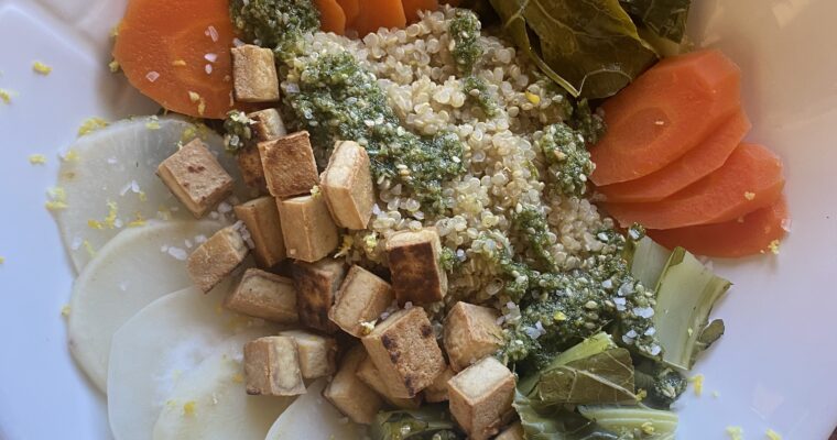 Quinoa bowl with tofu and fennel green pesto