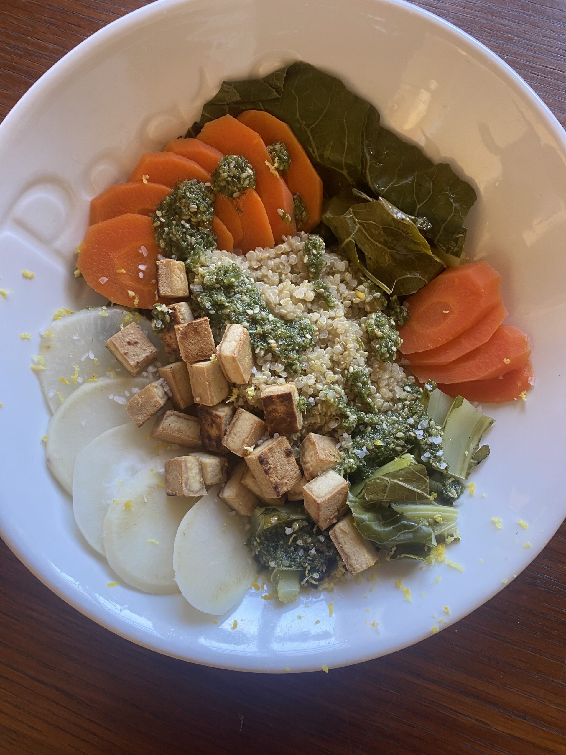 Quinoa bowl with tofu and fennel green pesto